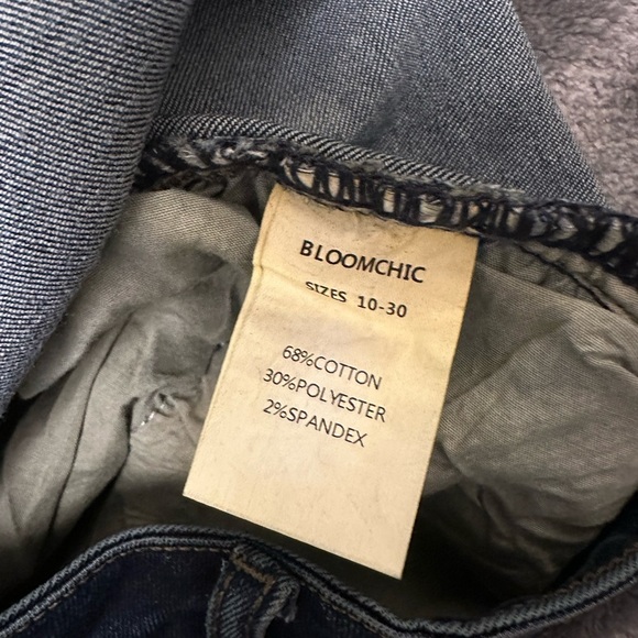 BloomChic Plus Size 3XL Stretchy High Rise Dark Wash Cropped Jeans us22 - Picture 4 of 5